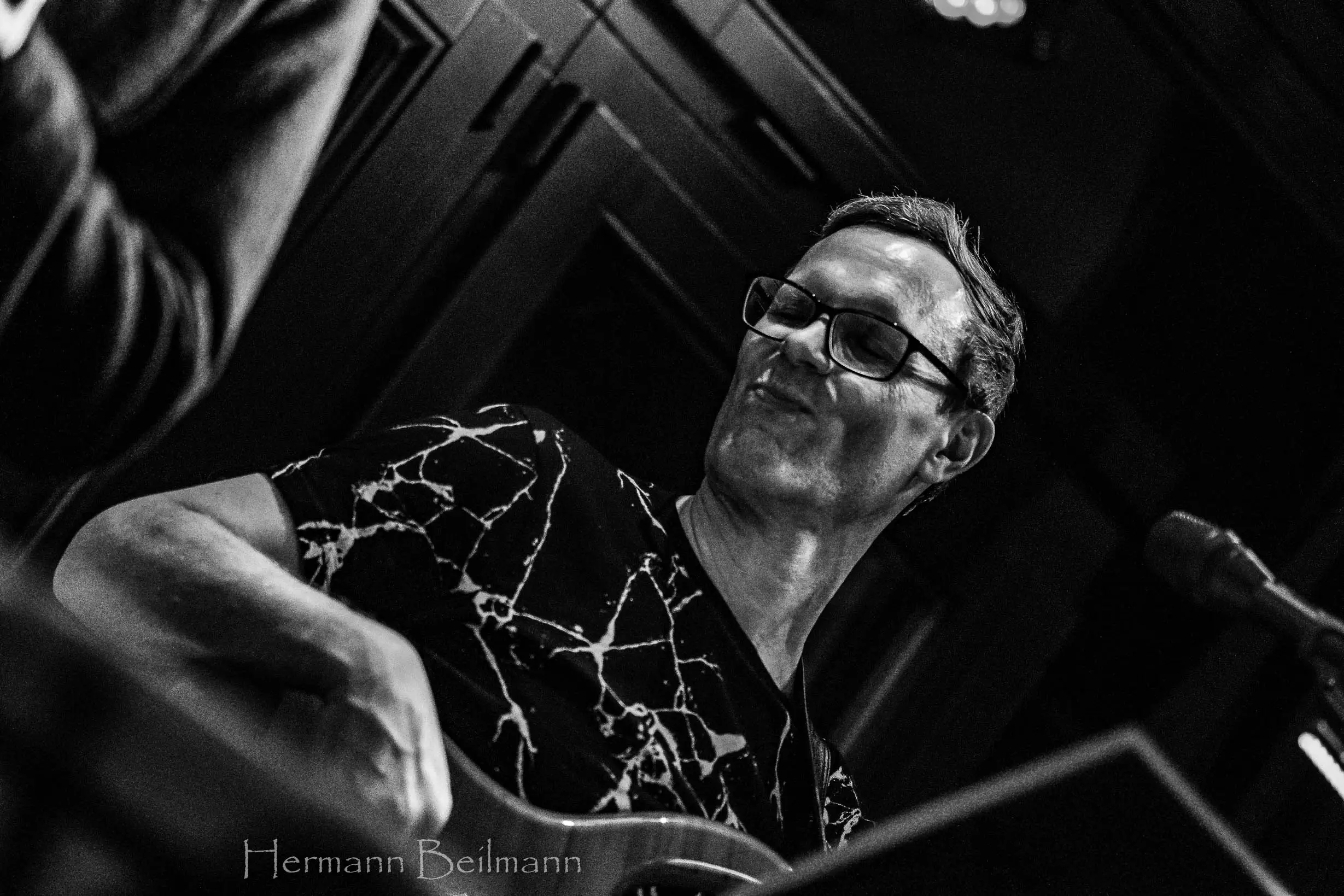 Victor Xiberg, Bassist von Cluster V